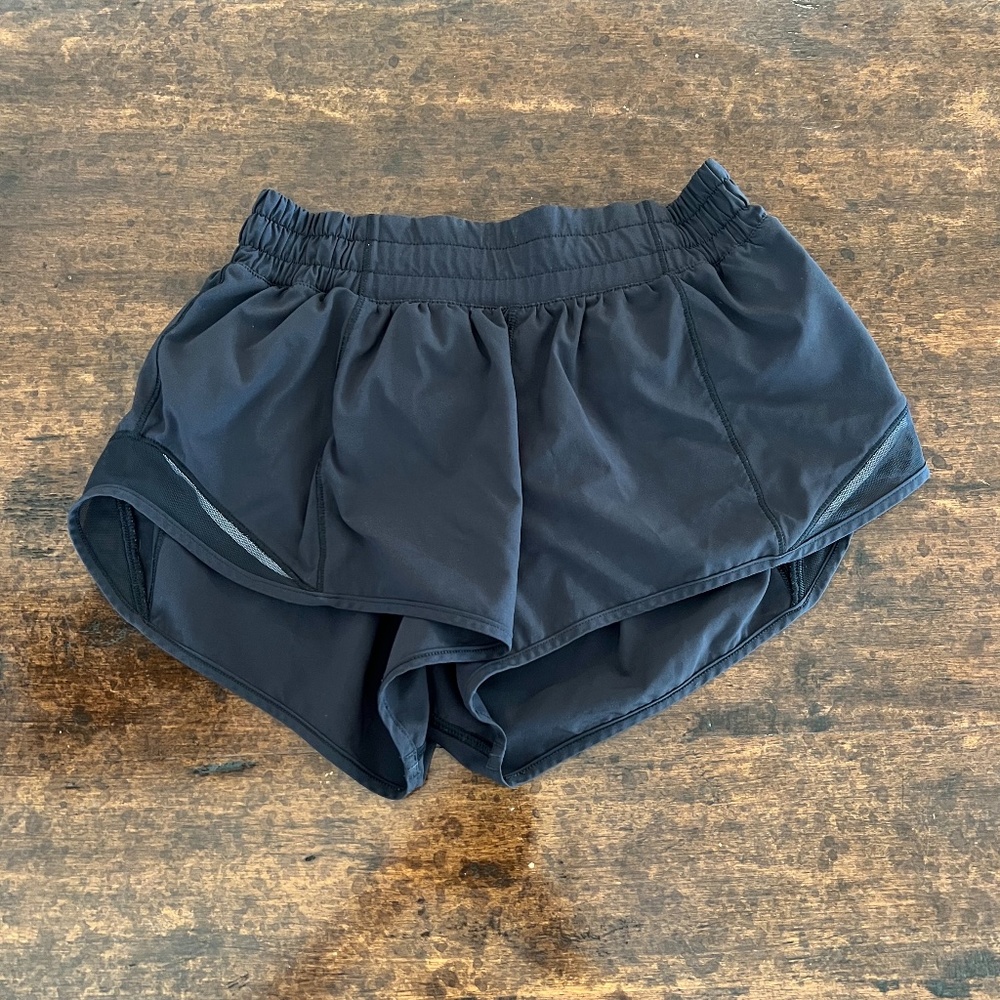 Lululemon Hotty Hot Low-Rise Lined Short 2.5"